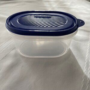 Vintage Rubbermaid Servin Saver Oval Container Blue Lid #2 1.5 Pt
